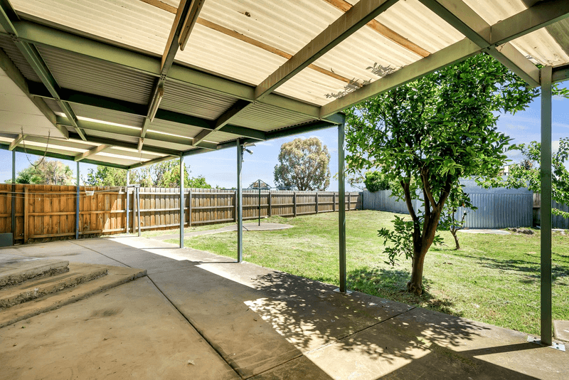 8 Pinnacle Court, LALOR, VIC 3075