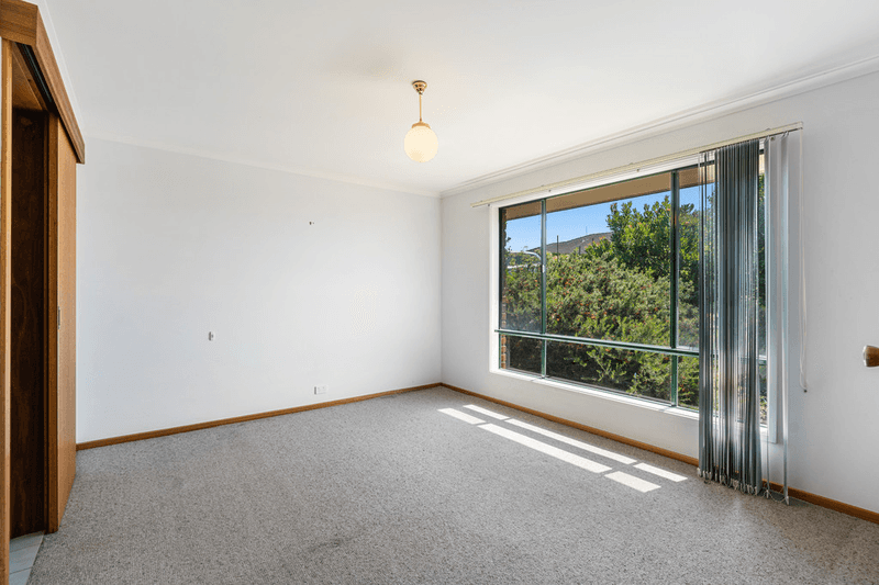 11 MINNAMOORA Court, ENCOUNTER BAY, SA 5211