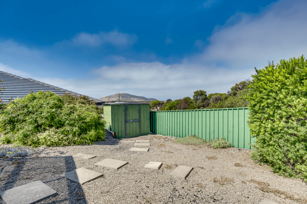 11 MINNAMOORA Court, ENCOUNTER BAY, SA 5211