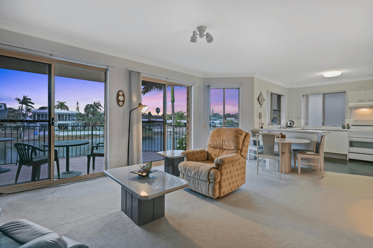 4/8 Broadmeadows Road, Maroochydore, QLD 4558