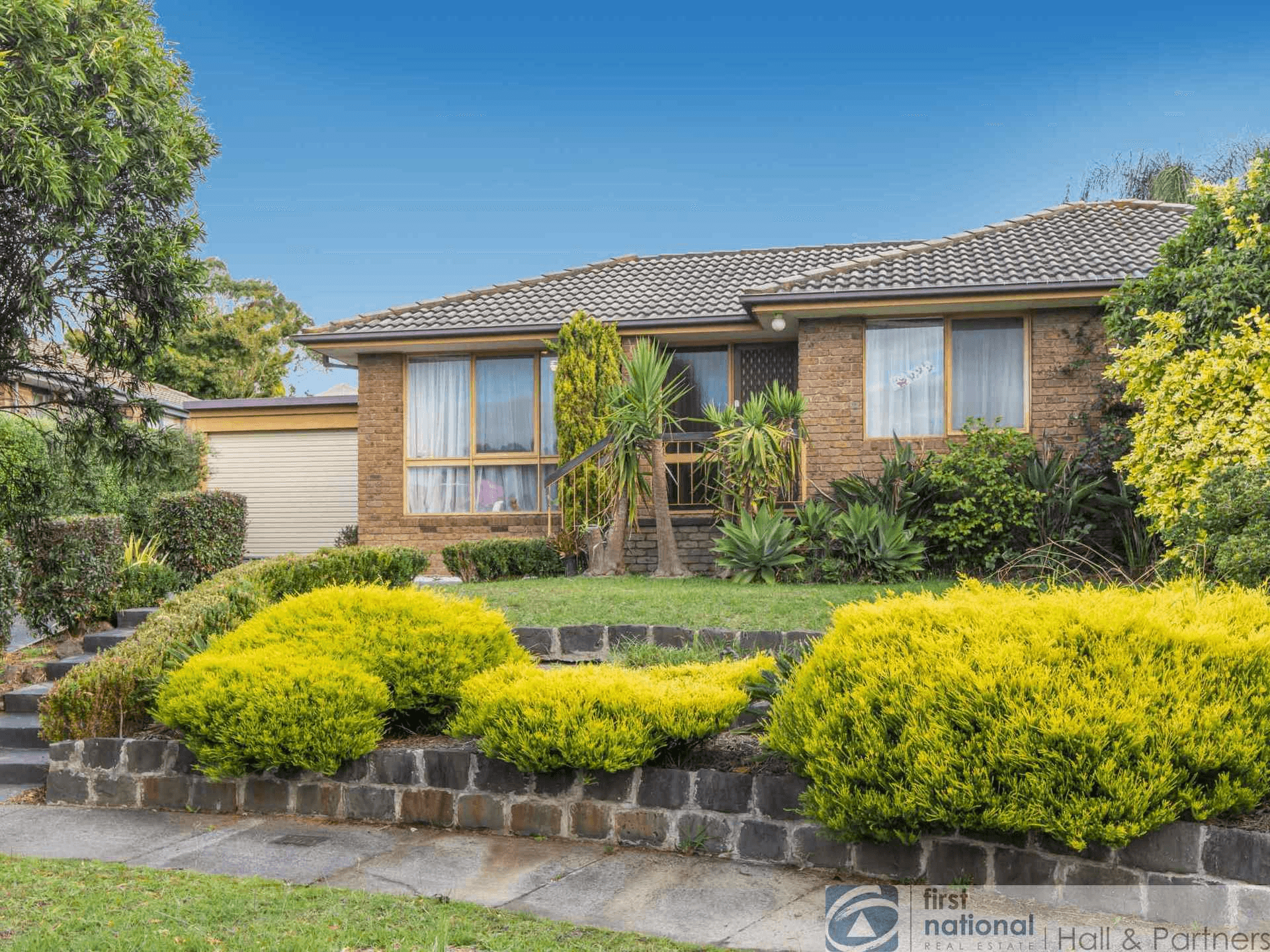 8 Newmill Close, Endeavour Hills, VIC 3802