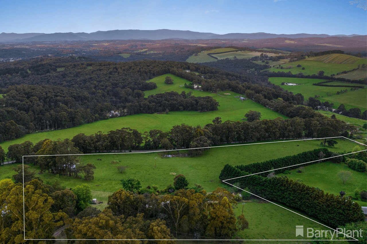 165 Mountain Road, Cockatoo, VIC 3781