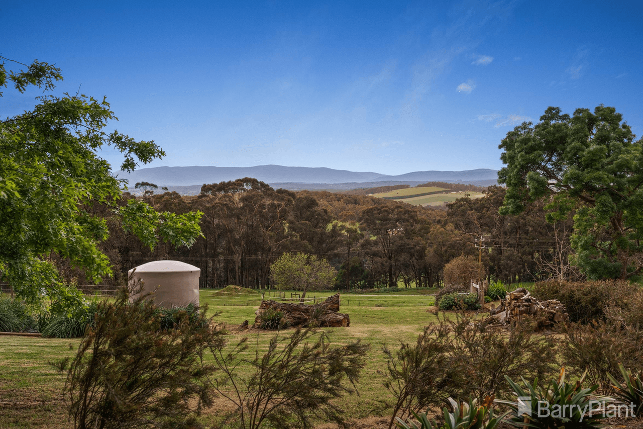 165 Mountain Road, Cockatoo, VIC 3781