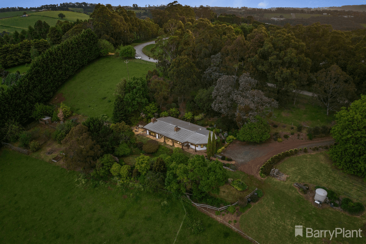 165 Mountain Road, Cockatoo, VIC 3781