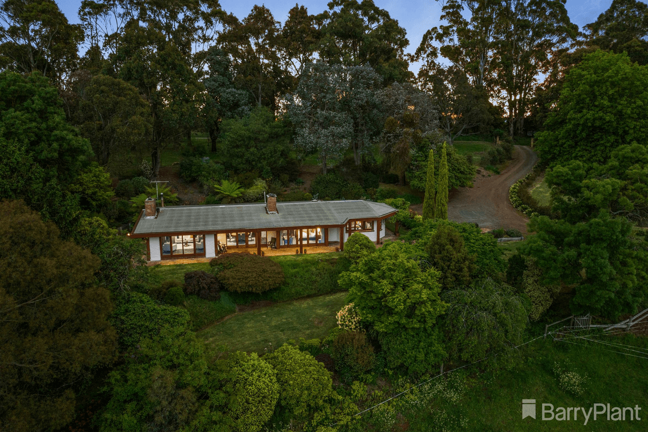 165 Mountain Road, Cockatoo, VIC 3781