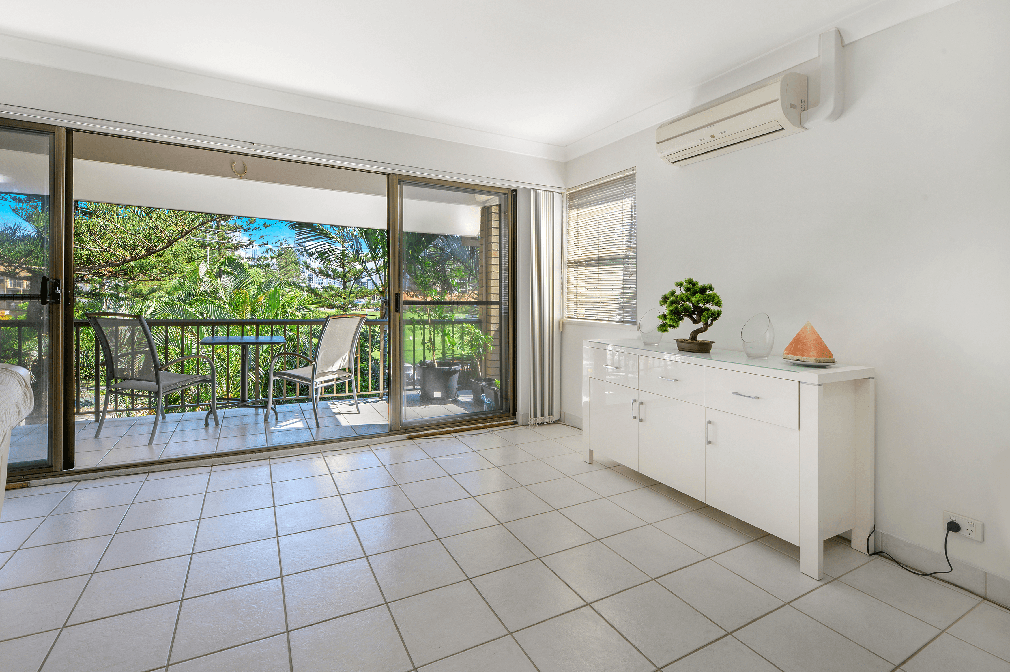 17/24 Chelsea Avenue, BROADBEACH, QLD 4218