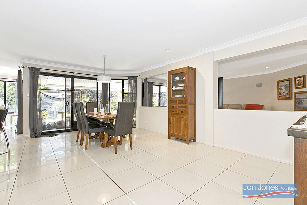 18 Dotterel Cres, North Lakes, QLD 4509