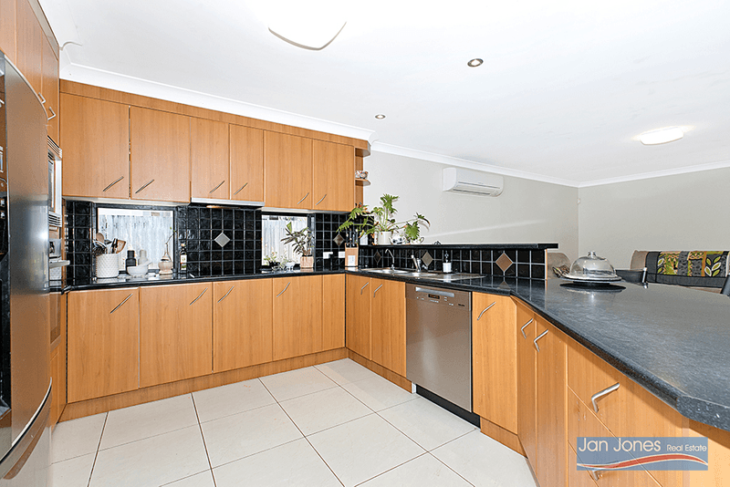 18 Dotterel Cres, North Lakes, QLD 4509