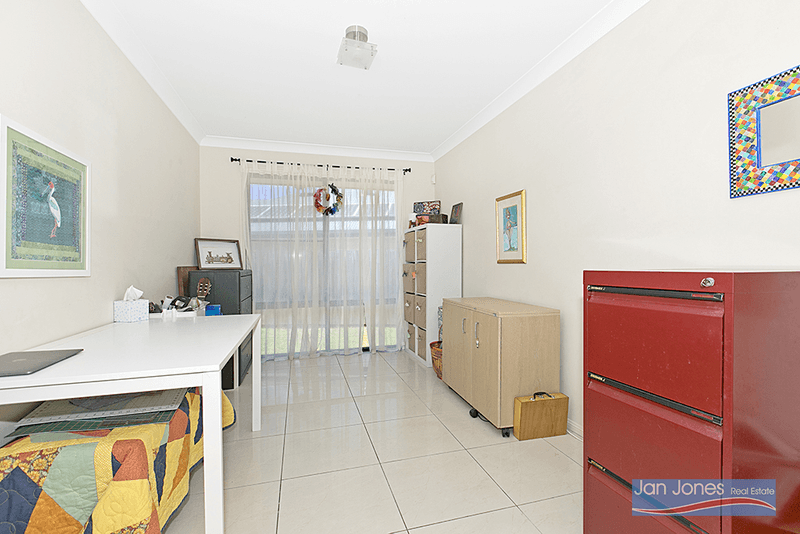 18 Dotterel Cres, North Lakes, QLD 4509