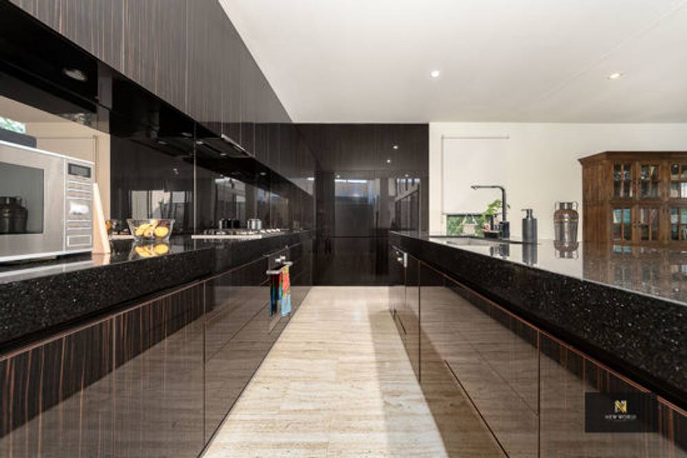 2 The Dress Circle, BENOWA, QLD 4217