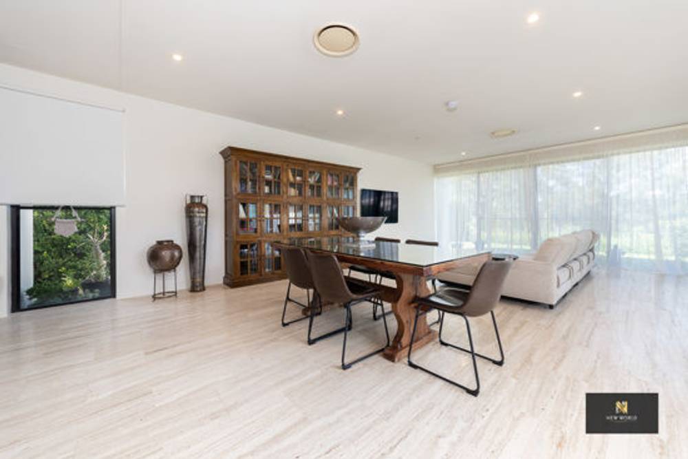 2 The Dress Circle, BENOWA, QLD 4217