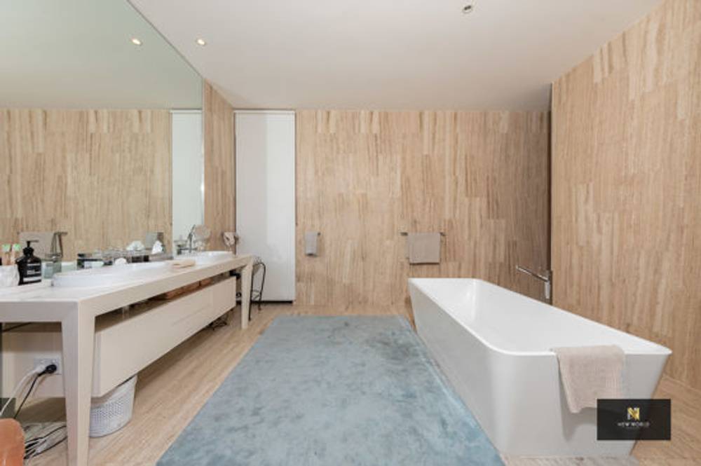 2 The Dress Circle, BENOWA, QLD 4217