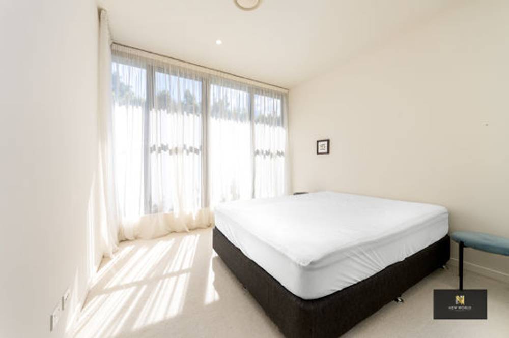 2 The Dress Circle, BENOWA, QLD 4217