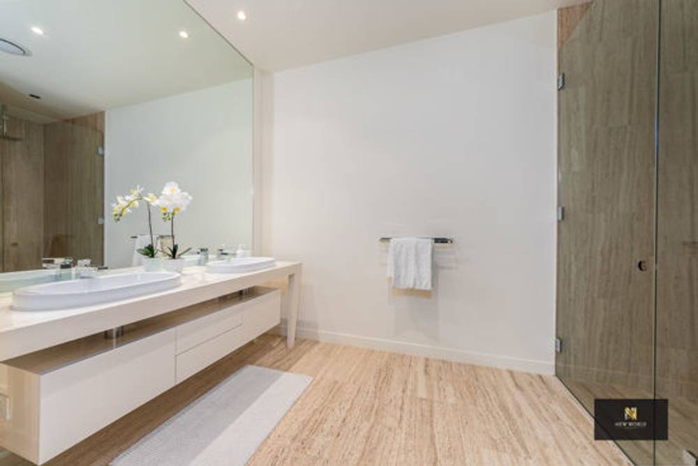2 The Dress Circle, BENOWA, QLD 4217
