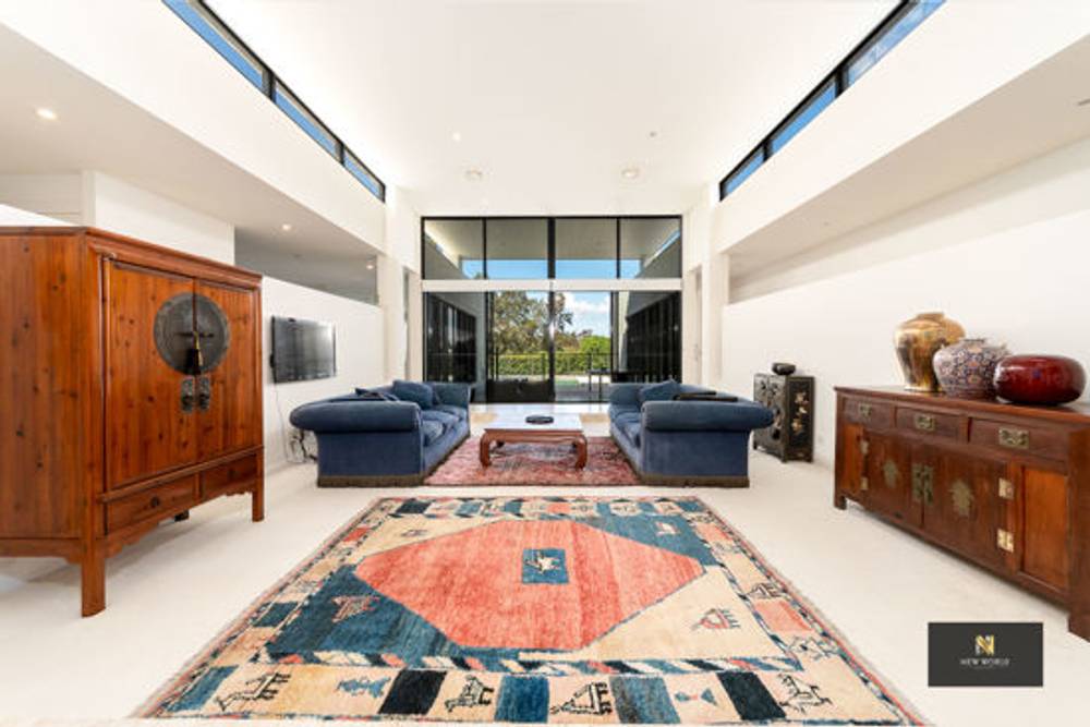 2 The Dress Circle, BENOWA, QLD 4217