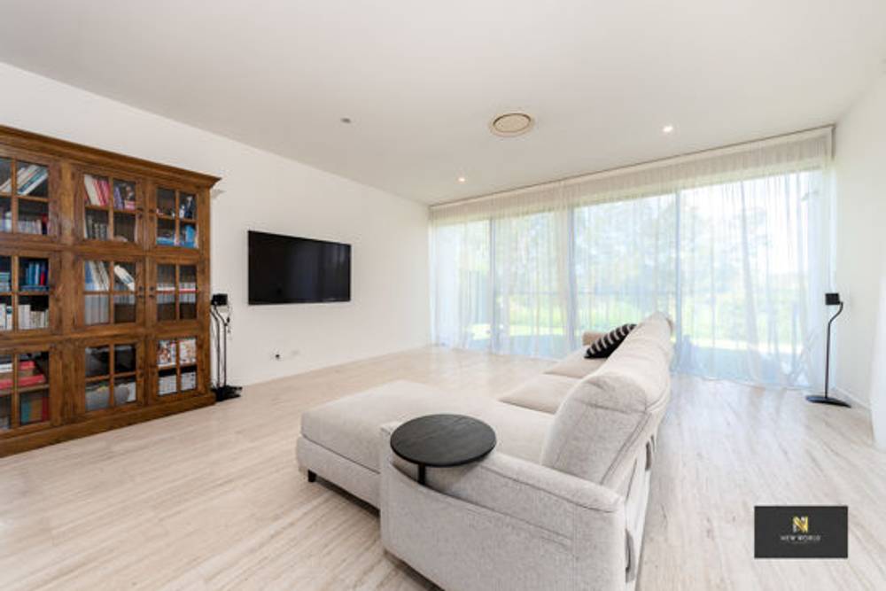 2 The Dress Circle, BENOWA, QLD 4217