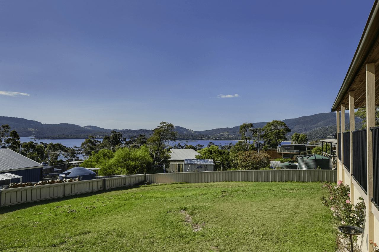 42 Free Street, WHITE BEACH, TAS 7184