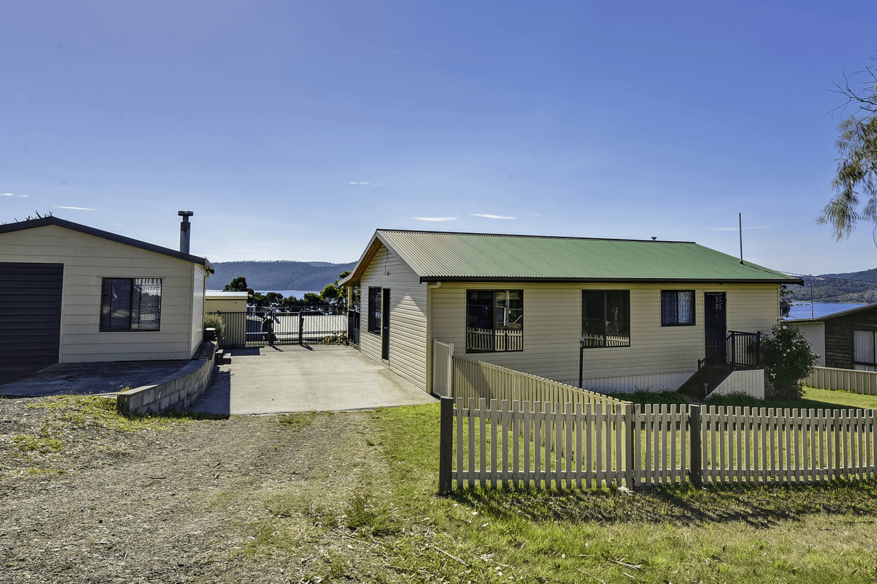 42 Free Street, WHITE BEACH, TAS 7184