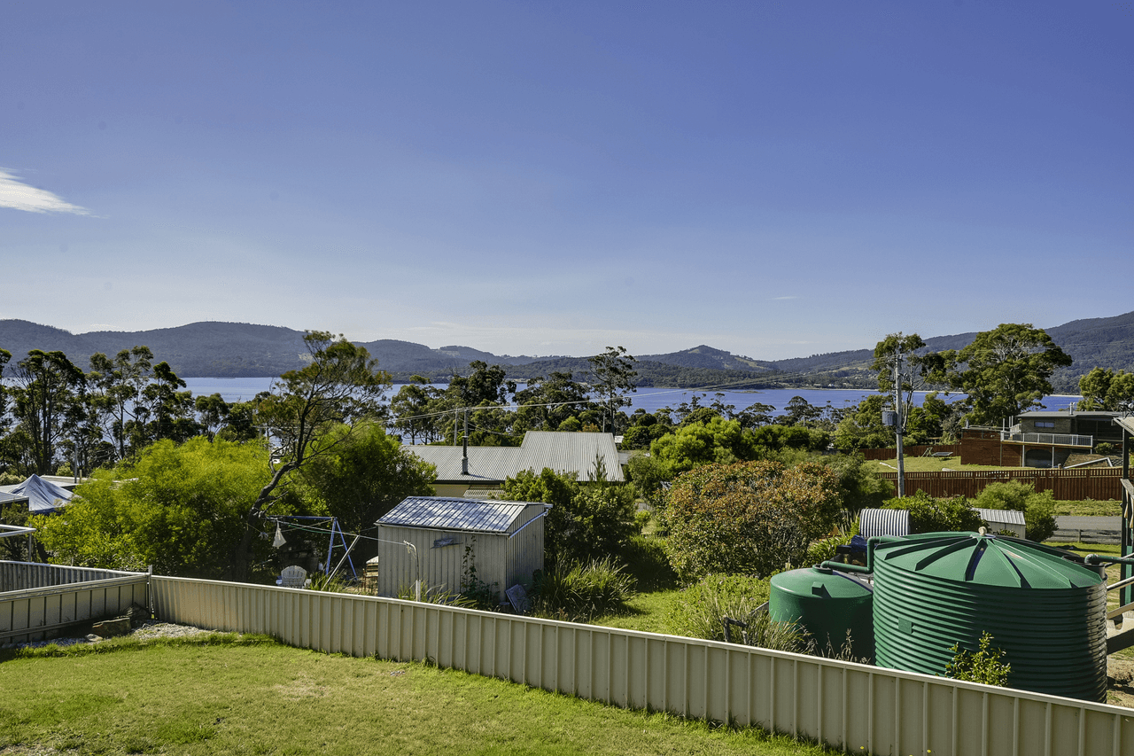 42 Free Street, WHITE BEACH, TAS 7184