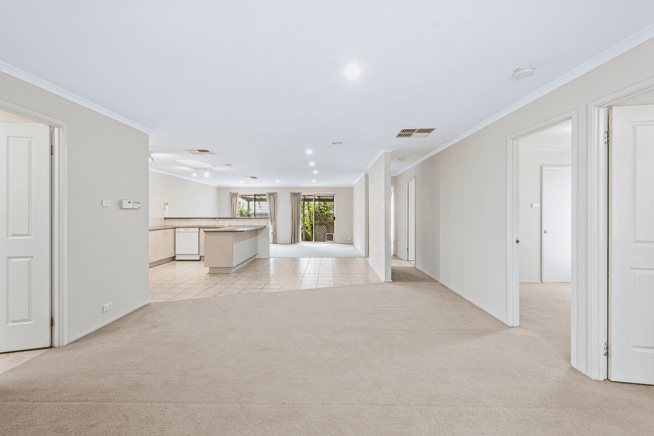 2 Sandon Circuit, FOREST HILL, VIC 3131