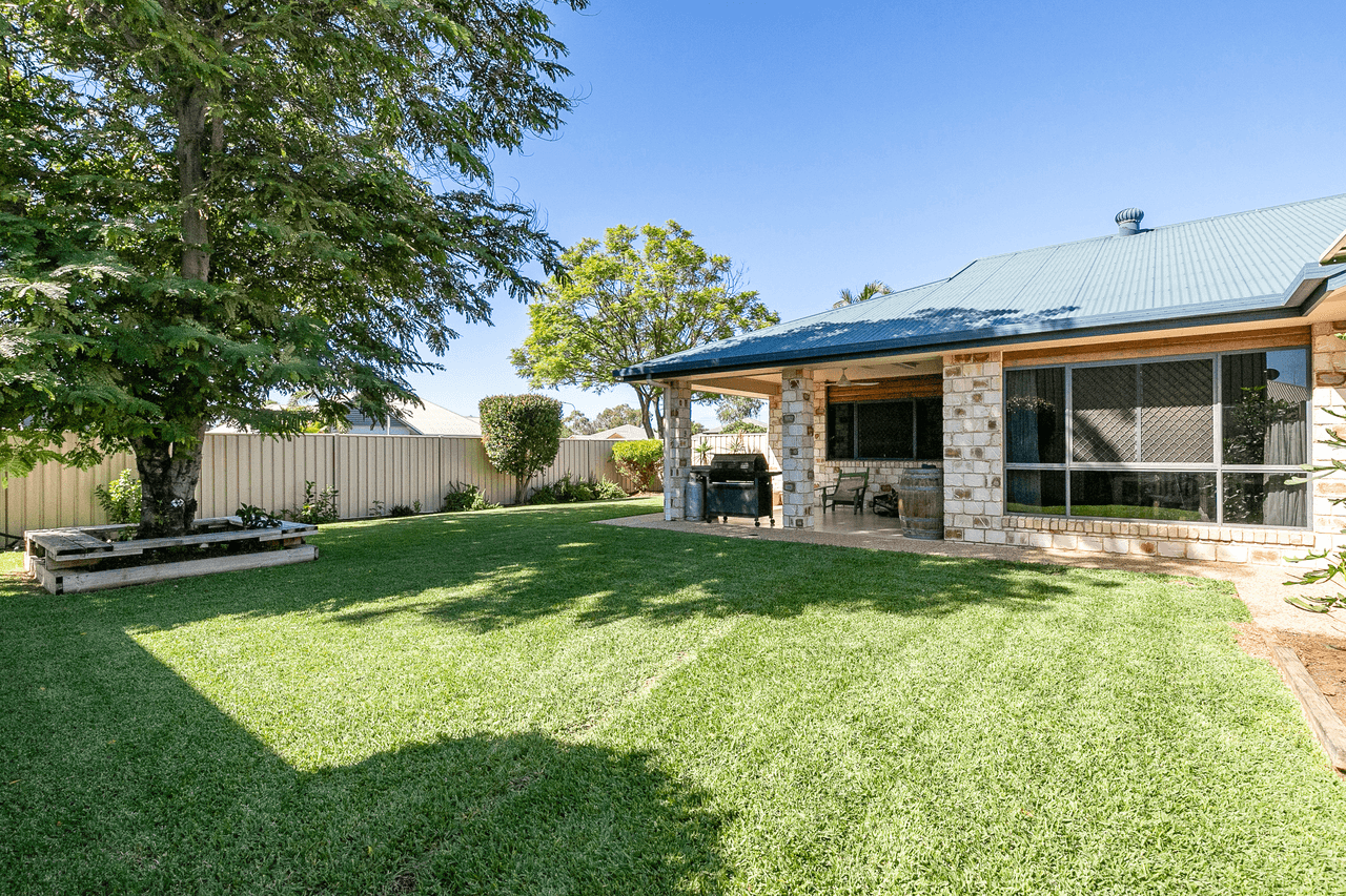 6 Carrington Place, EMERALD, QLD 4720