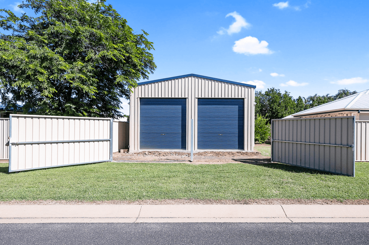 6 Carrington Place, EMERALD, QLD 4720