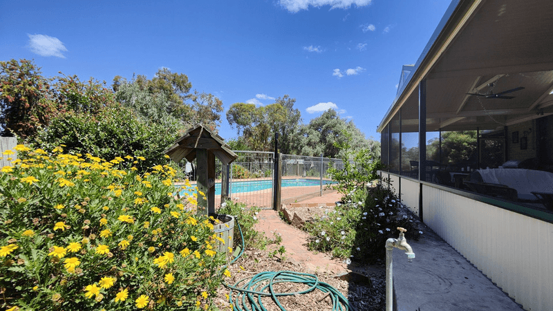 43 Glengarvin Drive, OXLEY VALE, NSW 2340