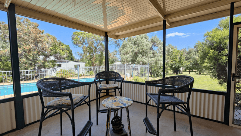 43 Glengarvin Drive, OXLEY VALE, NSW 2340