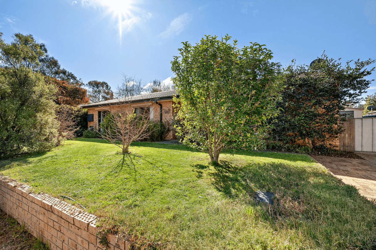 1 Joske Place, LATHAM, ACT 2615