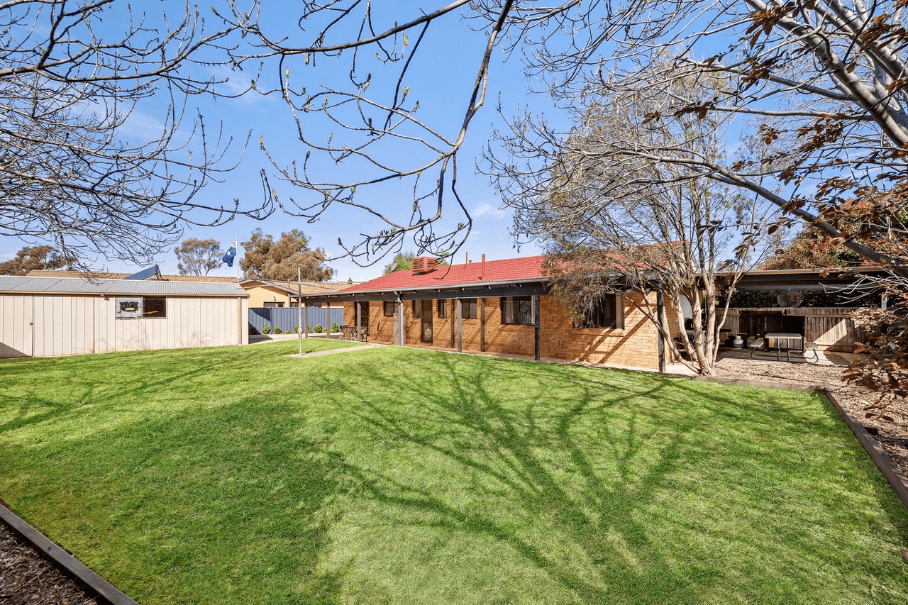 1 Joske Place, LATHAM, ACT 2615