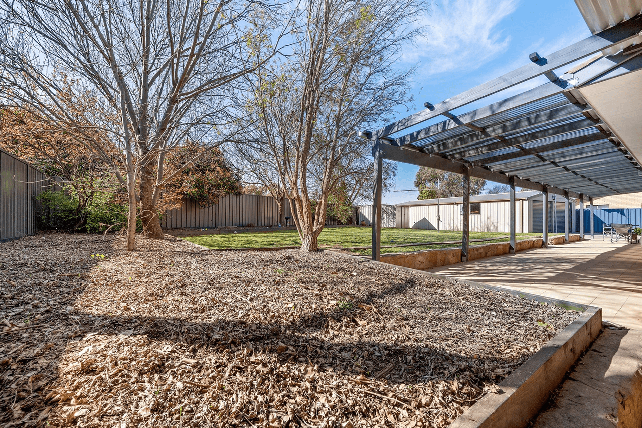 1 Joske Place, LATHAM, ACT 2615