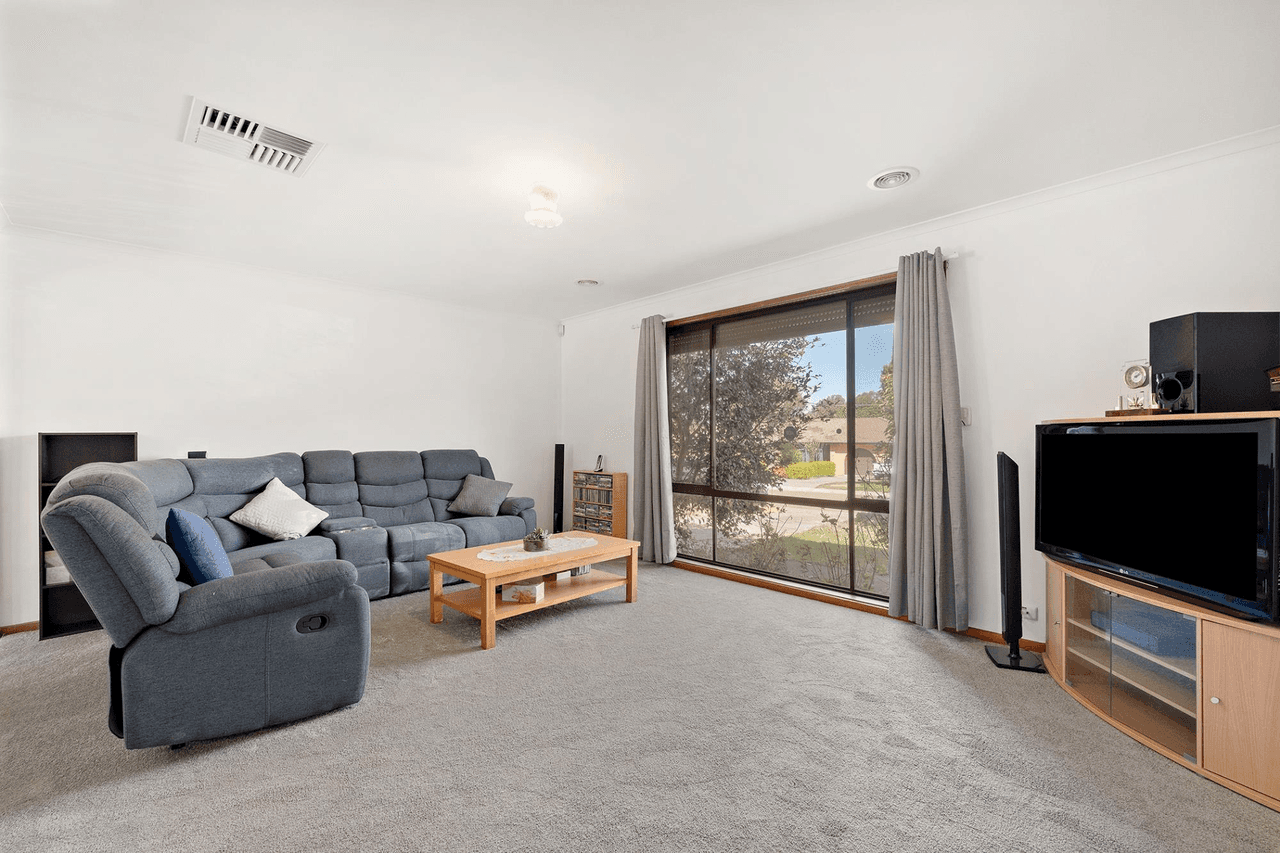 1 Joske Place, LATHAM, ACT 2615