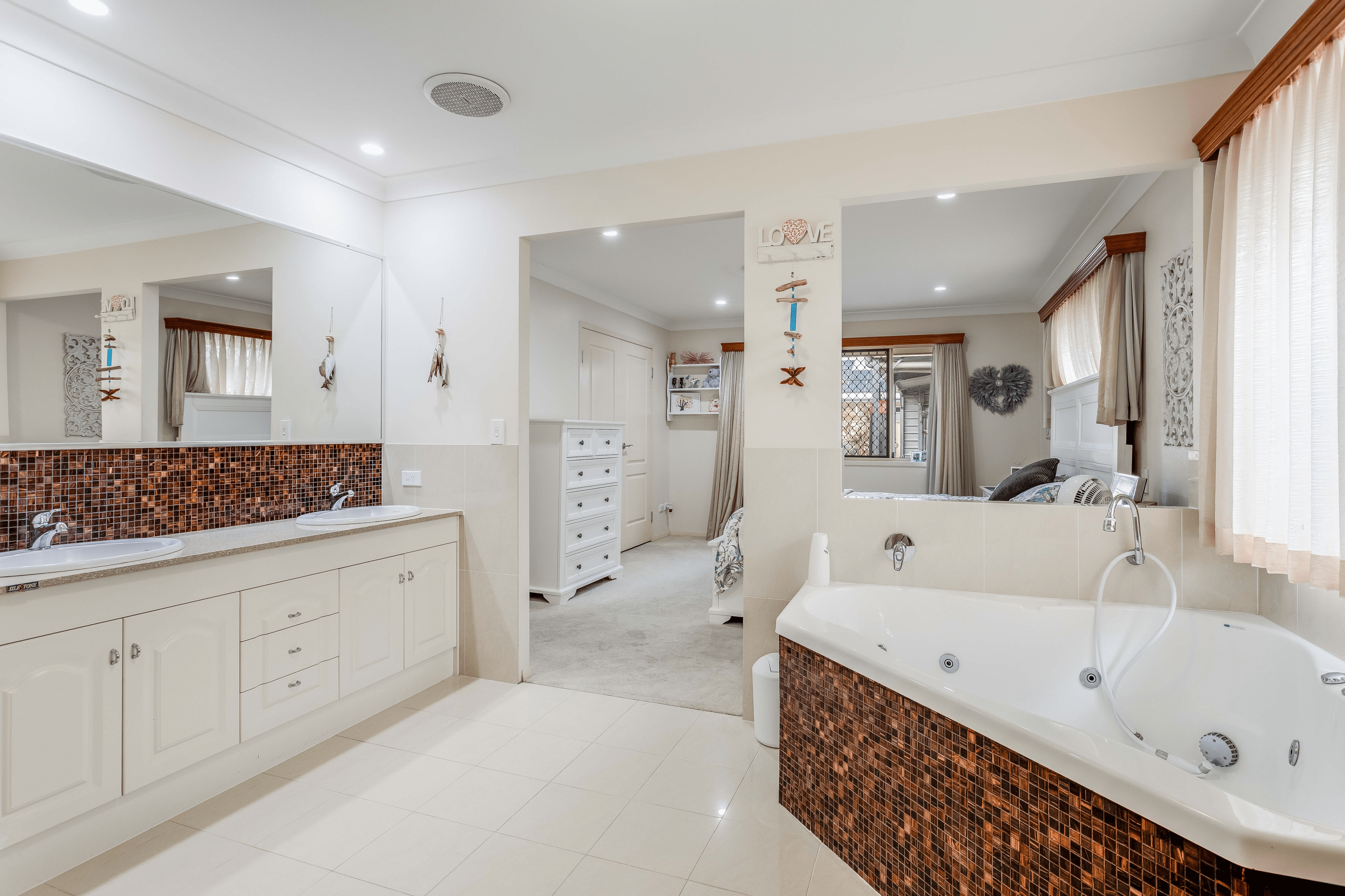 18 Tranquility Drive, Rothwell, QLD 4022