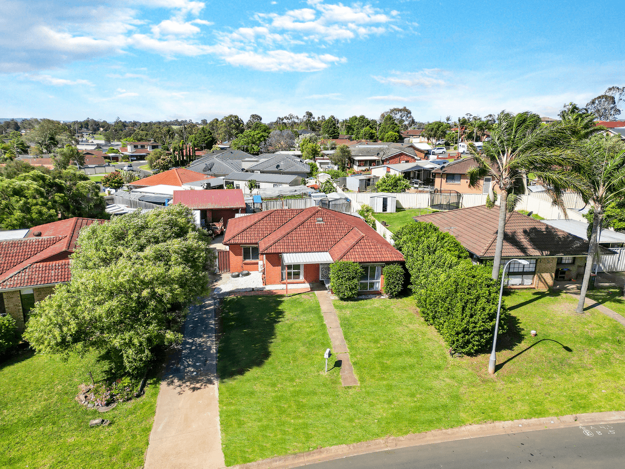 17 Hamlet Crescent, ROSEMEADOW, NSW 2560