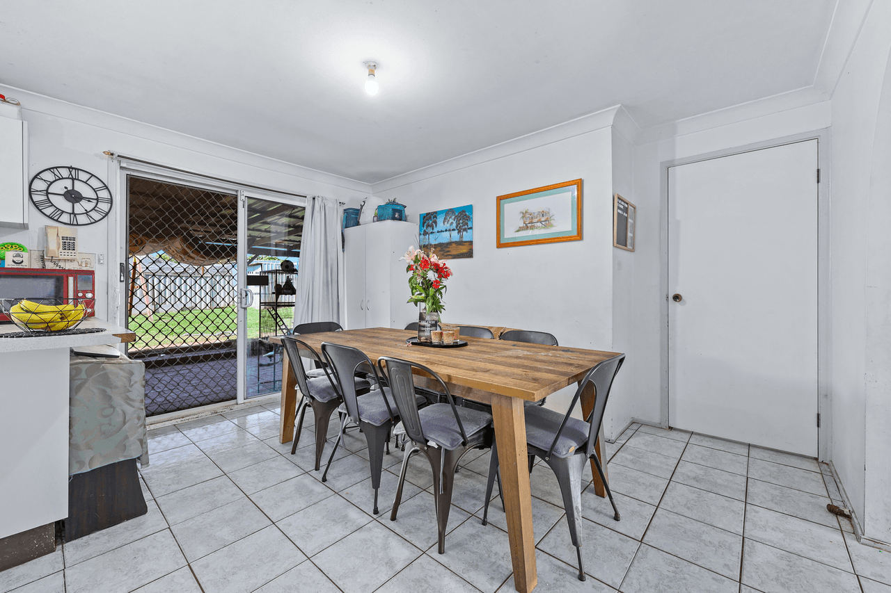 17 Hamlet Crescent, ROSEMEADOW, NSW 2560