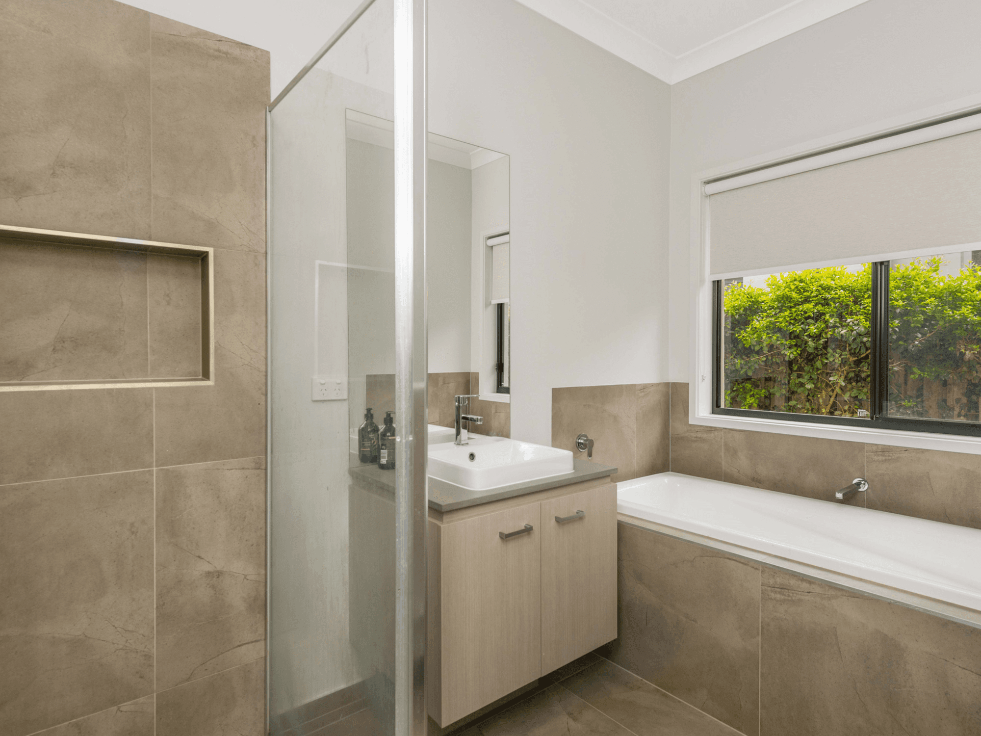 5 Forest Court, HELENSVALE, QLD 4212
