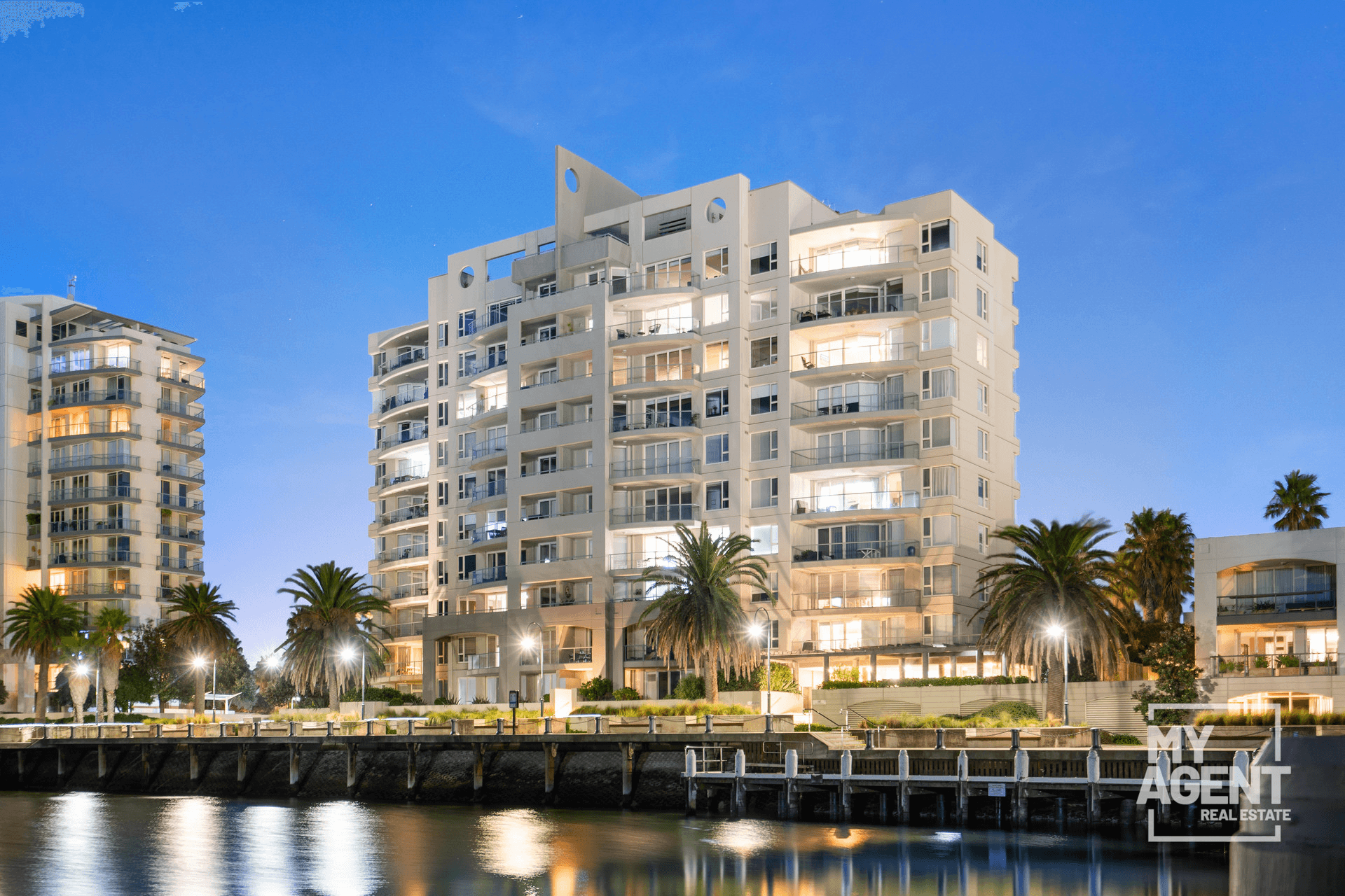 202/107 Beach Street, Port Melbourne, VIC 3207