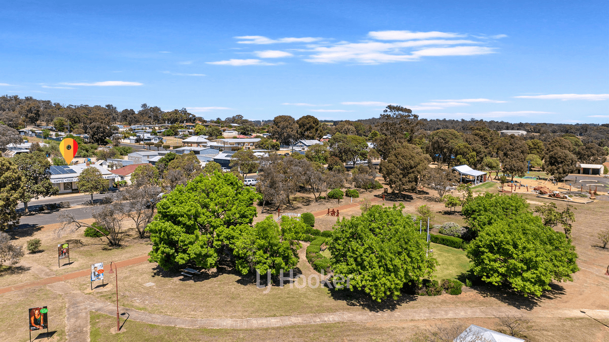 39 Burrowes Street, Darkan, WA 6392