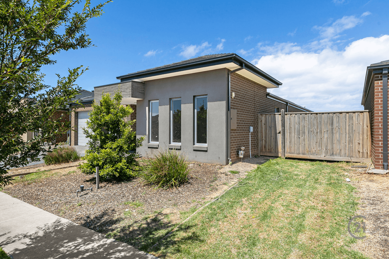 10 Ostend Crescent, Point Cook, VIC 3030