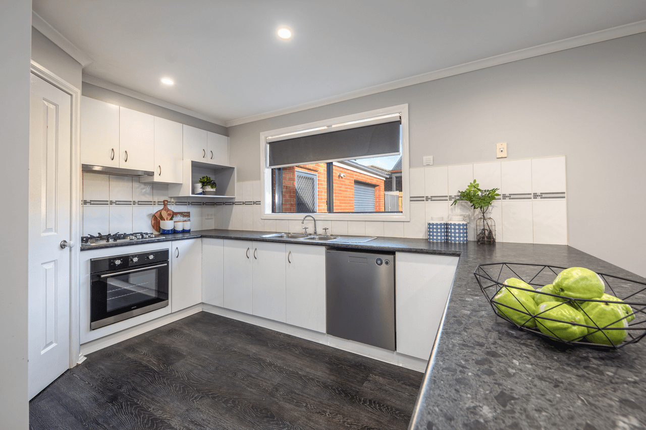 2 Sweep Court, SUNBURY, VIC 3429