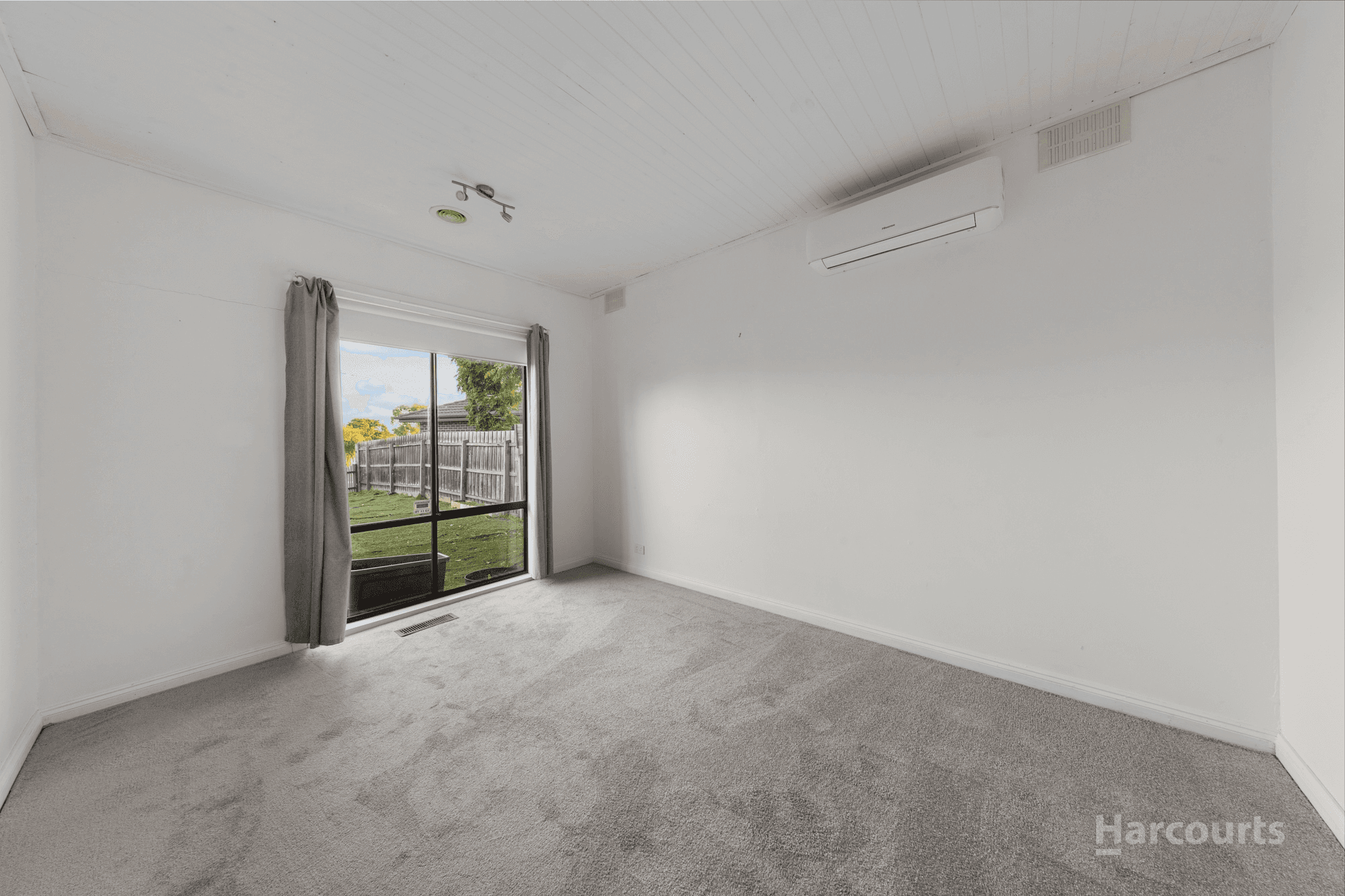 18 Huddersfield Road, Deer Park, VIC 3023