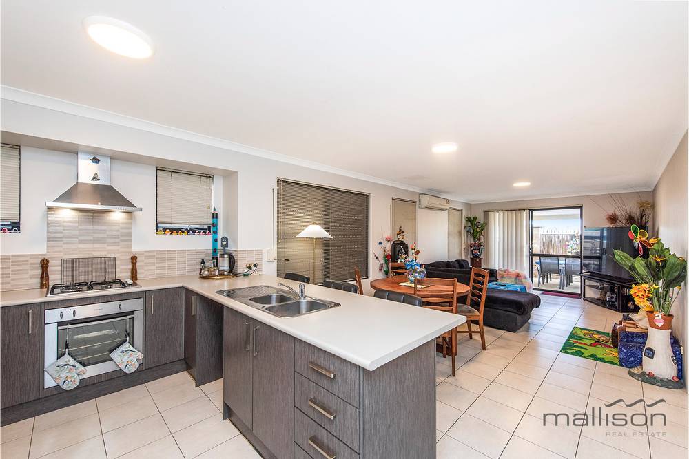 30 Panozza Circle, MADDINGTON, WA 6109
