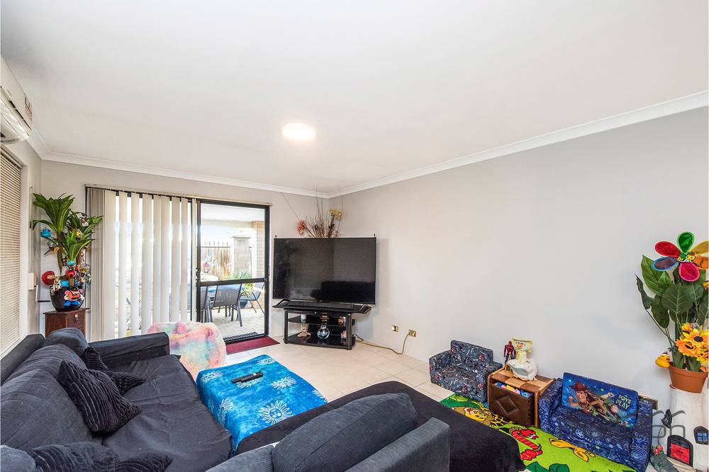 30 Panozza Circle, MADDINGTON, WA 6109