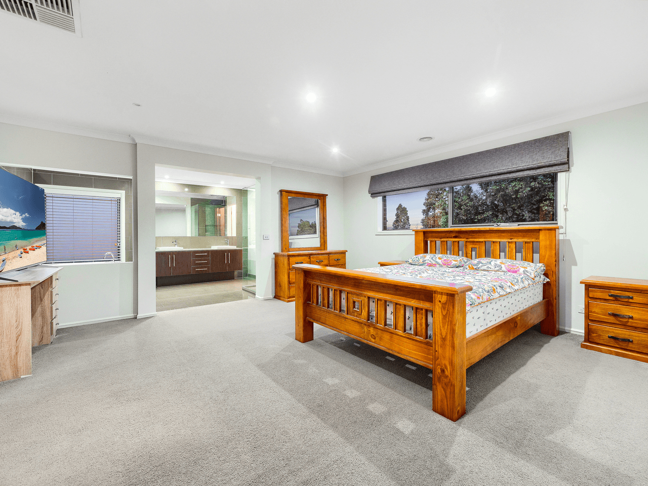 8 Maplewood Court, CRANBOURNE NORTH, VIC 3977