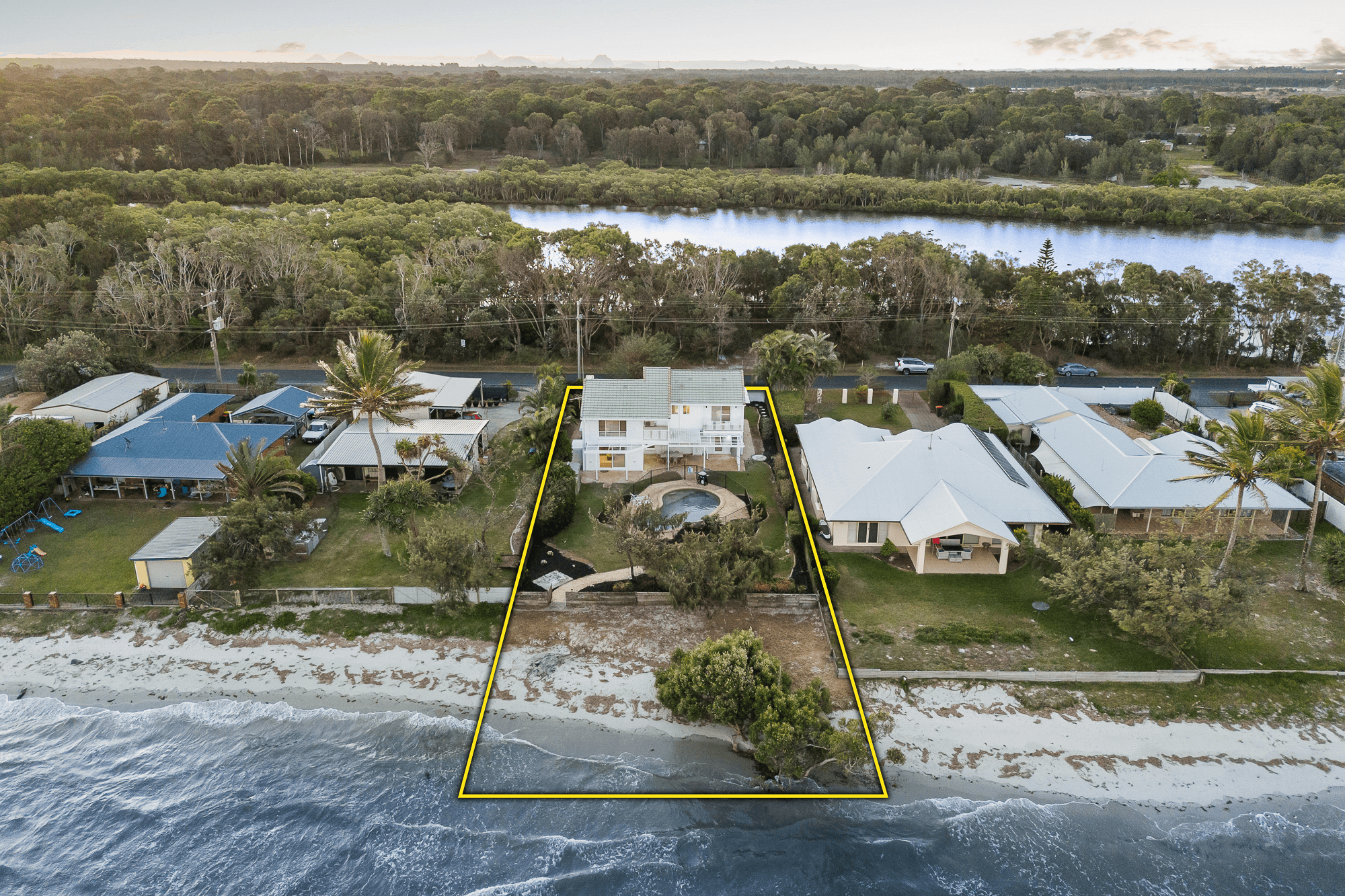 34 Bayside Drive, BEACHMERE, QLD 4510