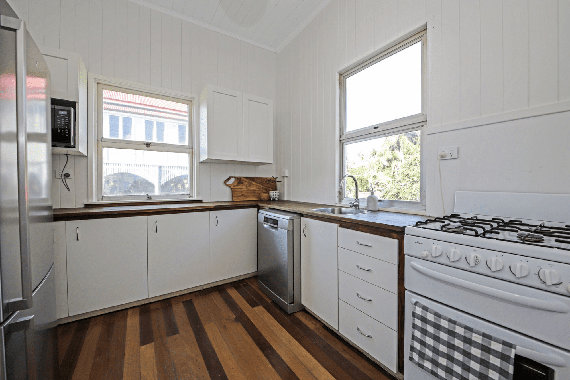47 Perkins Street, SANDGATE, QLD 4017