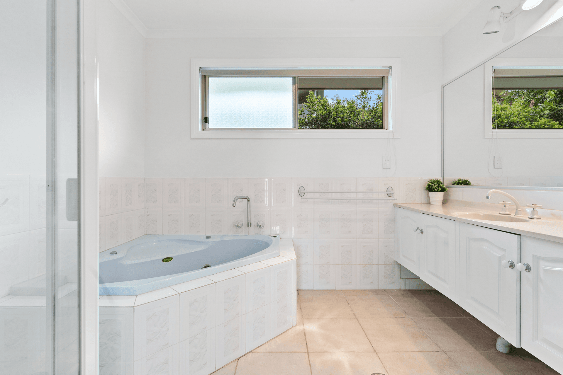 2 Coonawarra Court, Ocean Shores, NSW 2483