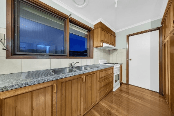 32 Rochester Drive, THOMASTOWN, VIC 3074