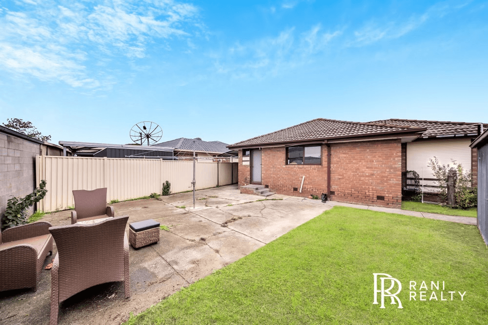 32 Rochester Drive, THOMASTOWN, VIC 3074