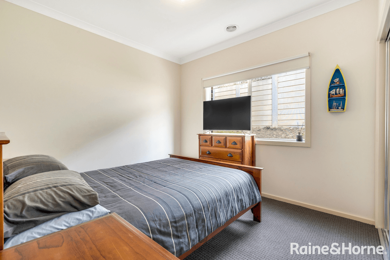 43 Courtney Drive, SUNBURY, VIC 3429